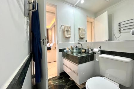 Apartamento à venda com 78m², 3 quartos e 2 vagas Apartamento à venda com 78m², 3 quartos e 2 vagasBanheiro Corredor