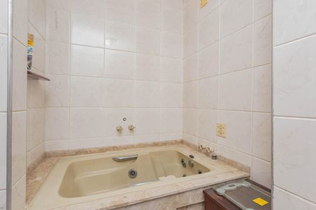 Apartamento à venda com 136m², 3 quartos e 2 vagasBanheiro da Suíte