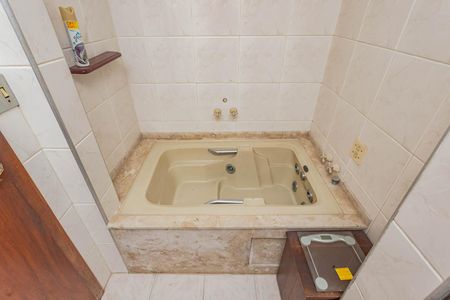 Apartamento à venda com 136m², 3 quartos e 2 vagasBanheiro da Suíte