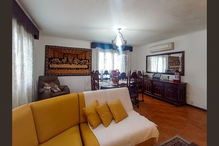 Sala de casa para alugar com 4 quartos, 300m² em Coronel Aparicio Borges, Porto Alegre