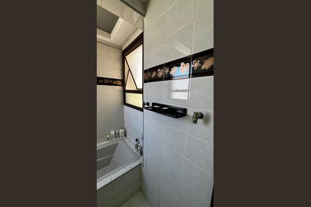 Apartamento à venda com 390m², 5 quartos e 10 vagas Apartamento à venda com 390m², 5 quartos e 10 vagasBanheiro da Suíte 1