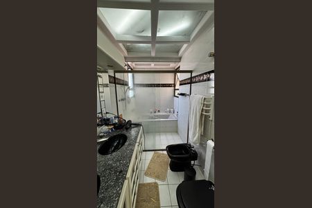 Apartamento à venda com 390m², 5 quartos e 10 vagas Apartamento à venda com 390m², 5 quartos e 10 vagasBanheiro da Suíte 1