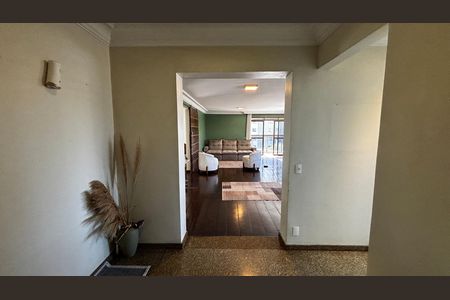 Apartamento à venda com 390m², 5 quartos e 10 vagas Apartamento à venda com 390m², 5 quartos e 10 vagasHall de Entrada
