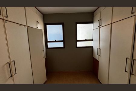 Apartamento à venda com 390m², 5 quartos e 10 vagas Apartamento à venda com 390m², 5 quartos e 10 vagasSuite 1 Closet