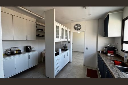 Apartamento à venda com 390m², 5 quartos e 10 vagas Apartamento à venda com 390m², 5 quartos e 10 vagasCozinha