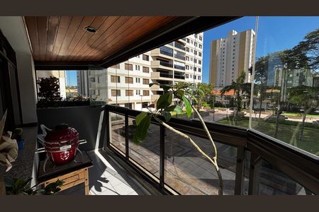 Apartamento à venda com 390m², 5 quartos e 10 vagas Apartamento à venda com 390m², 5 quartos e 10 vagasSala de TV Varanda