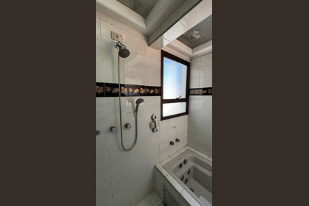 Apartamento à venda com 390m², 5 quartos e 10 vagas Apartamento à venda com 390m², 5 quartos e 10 vagasBanheiro da Suíte 1