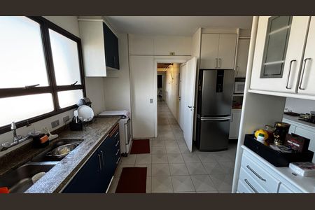 Apartamento à venda com 390m², 5 quartos e 10 vagas Apartamento à venda com 390m², 5 quartos e 10 vagasCozinha