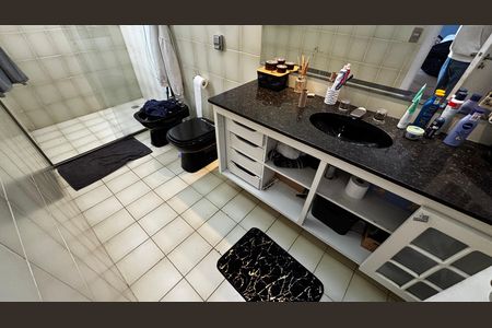Apartamento à venda com 390m², 5 quartos e 10 vagas Apartamento à venda com 390m², 5 quartos e 10 vagasBanheiro da Suíte 2