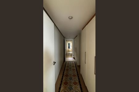 Apartamento à venda com 390m², 5 quartos e 10 vagas Apartamento à venda com 390m², 5 quartos e 10 vagasCorredor Suite