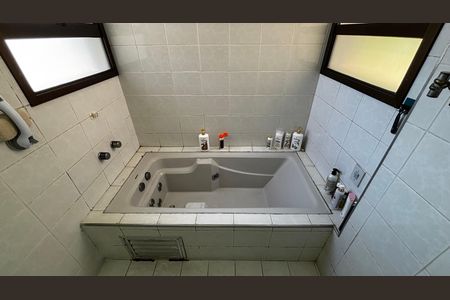 Apartamento à venda com 390m², 5 quartos e 10 vagas Apartamento à venda com 390m², 5 quartos e 10 vagasBanheiro da Suíte 1
