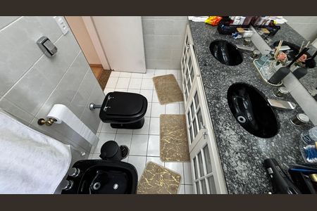 Apartamento à venda com 390m², 5 quartos e 10 vagas Apartamento à venda com 390m², 5 quartos e 10 vagasBanheiro da Suíte 1