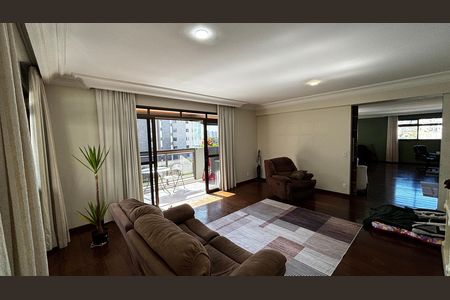 Apartamento à venda com 390m², 5 quartos e 10 vagas Apartamento à venda com 390m², 5 quartos e 10 vagasSala de TV