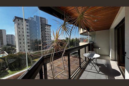 Apartamento à venda com 390m², 5 quartos e 10 vagas Apartamento à venda com 390m², 5 quartos e 10 vagasSala de TV Varanda