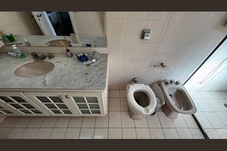Apartamento à venda com 390m², 5 quartos e 10 vagas Apartamento à venda com 390m², 5 quartos e 10 vagasBanheiro da Suíte 3