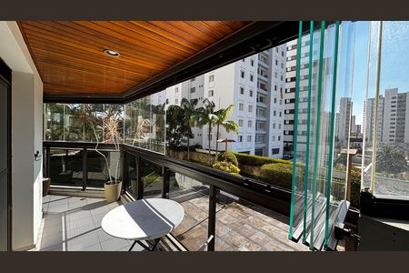 Apartamento à venda com 390m², 5 quartos e 10 vagas Apartamento à venda com 390m², 5 quartos e 10 vagasSala de TV Varanda