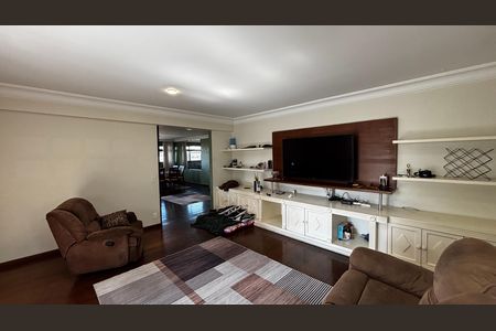 Apartamento à venda com 390m², 5 quartos e 10 vagas Apartamento à venda com 390m², 5 quartos e 10 vagasSala de TV