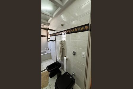 Apartamento à venda com 390m², 5 quartos e 10 vagas Apartamento à venda com 390m², 5 quartos e 10 vagasBanheiro da Suíte 1