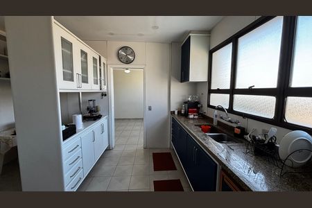Apartamento à venda com 390m², 5 quartos e 10 vagas Apartamento à venda com 390m², 5 quartos e 10 vagasCozinha