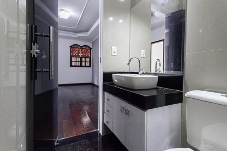 Casa à venda com 420m², 3 quartos e 6 vagasBanheiro social 