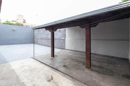 Casa à venda com 420m², 3 quartos e 6 vagasQuintal