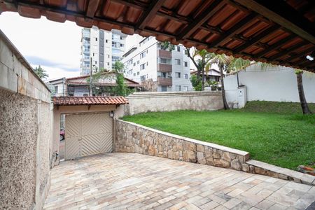 Casa à venda com 420m², 3 quartos e 6 vagasEntrada
