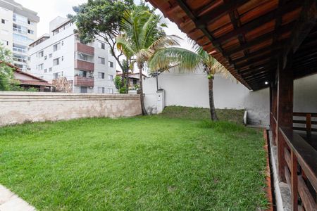 Casa à venda com 420m², 3 quartos e 6 vagasQuintal