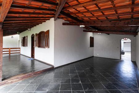 Casa à venda com 420m², 3 quartos e 6 vagasGaragem