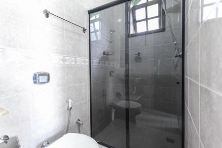 Casa à venda com 420m², 3 quartos e 6 vagasBanheiro da suíte 1