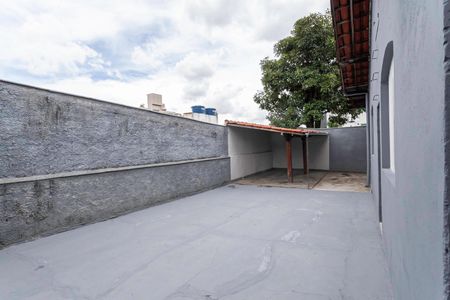 Casa à venda com 420m², 3 quartos e 6 vagasQuintal