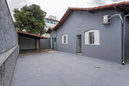 Casa à venda com 420m², 3 quartos e 6 vagasQuintal