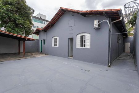 Casa à venda com 420m², 3 quartos e 6 vagasQuintal