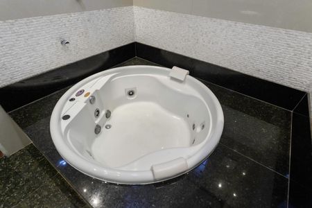 Casa à venda com 420m², 3 quartos e 6 vagasBanheiro da suíte 2