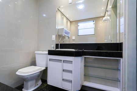 Casa à venda com 420m², 3 quartos e 6 vagasBanheiro da suíte 2