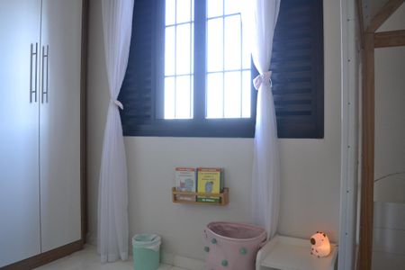 Casa à venda com 292m², 5 quartos e 4 vagasQuarto 2