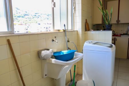 Apartamento à venda com 75m², 2 quartos e 1 vagaÁrea de Serviço