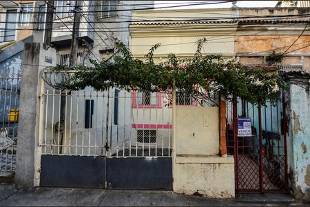 Casa à venda com 137m², 3 quartos e 1 vaga Casa à venda com 137m², 3 quartos e 1 vagaFachada