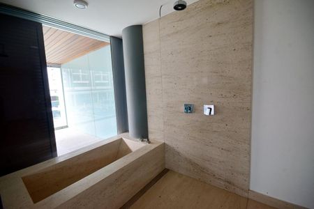 Apartamento à venda com 169m², 1 quarto e 2 vagas Apartamento à venda com 169m², 1 quarto e 2 vagasBanheiro da Suíte