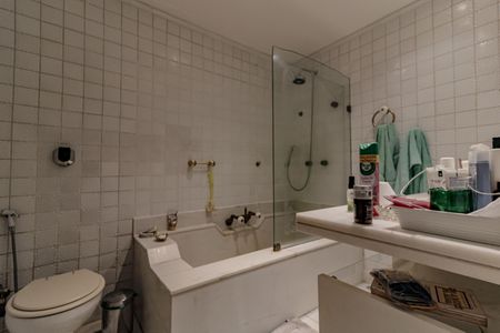 Apartamento à venda com 186m², 3 quartos e 3 vagas Apartamento à venda com 186m², 3 quartos e 3 vagasQuarto 1 - Suíte