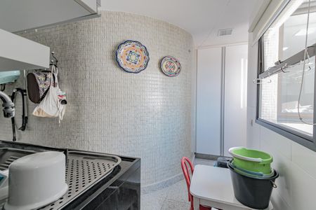 Apartamento à venda com 186m², 3 quartos e 3 vagas Apartamento à venda com 186m², 3 quartos e 3 vagasÁrea de Serviço