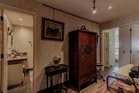 Apartamento à venda com 186m², 3 quartos e 3 vagas Apartamento à venda com 186m², 3 quartos e 3 vagasCorredor acesso Quartos