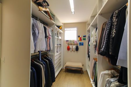 Apartamento para alugar com 228m², 3 quartos e 4 vagas Apartamento para alugar com 228m², 3 quartos e 4 vagasCloset da Suíte 1