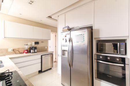 Apartamento para alugar com 228m², 3 quartos e 4 vagas Apartamento para alugar com 228m², 3 quartos e 4 vagasCozinha