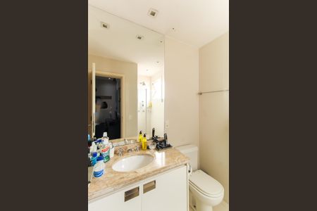 Apartamento para alugar com 228m², 3 quartos e 4 vagas Apartamento para alugar com 228m², 3 quartos e 4 vagasBanheiro da Suíte 3