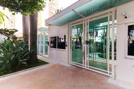 Apartamento para alugar com 228m², 3 quartos e 4 vagas Apartamento para alugar com 228m², 3 quartos e 4 vagasFachada