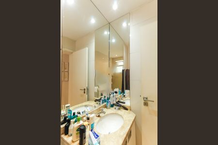 Apartamento para alugar com 228m², 3 quartos e 4 vagas Apartamento para alugar com 228m², 3 quartos e 4 vagasBanheiro da Suíte 1