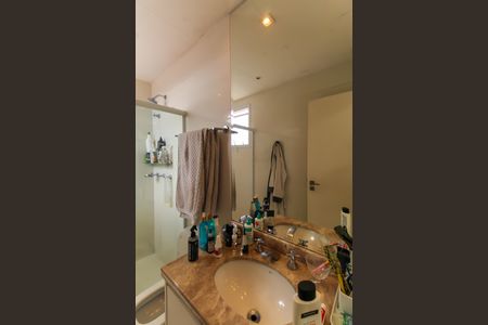 Apartamento para alugar com 228m², 3 quartos e 4 vagas Apartamento para alugar com 228m², 3 quartos e 4 vagasBanheiro da Suíte 2