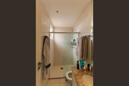 Apartamento para alugar com 228m², 3 quartos e 4 vagas Apartamento para alugar com 228m², 3 quartos e 4 vagasBanheiro da Suíte 2