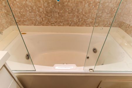 Apartamento para alugar com 228m², 3 quartos e 4 vagas Apartamento para alugar com 228m², 3 quartos e 4 vagasBanheiro da Suíte 1