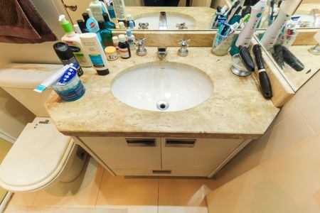 Apartamento para alugar com 228m², 3 quartos e 4 vagas Apartamento para alugar com 228m², 3 quartos e 4 vagasBanheiro da Suíte 1